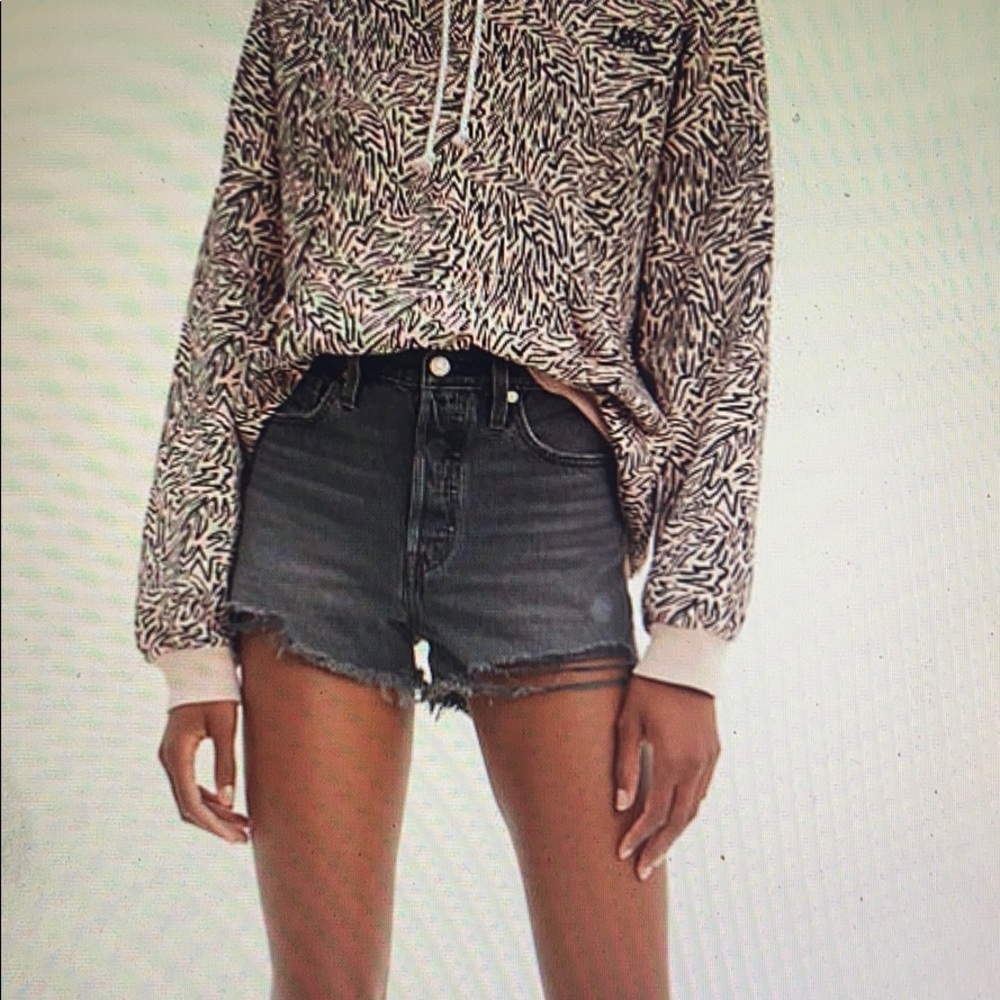 NWOT Levi’s denim shorts!